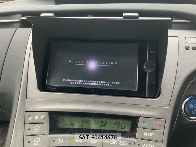 Toyota PRIUS 2012-10 8101337-19