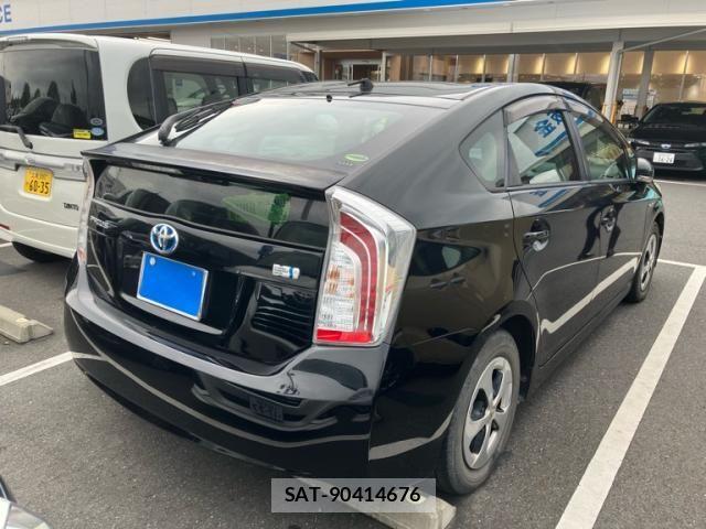 Toyota PRIUS 2012-10 8101337-3