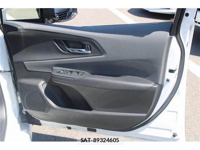 Toyota PRIUS 2023-05 8101252-13