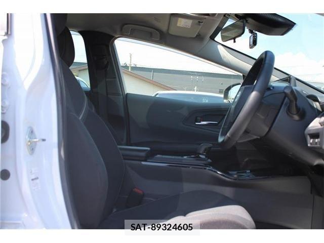 Toyota PRIUS 2023-05 8101252-14