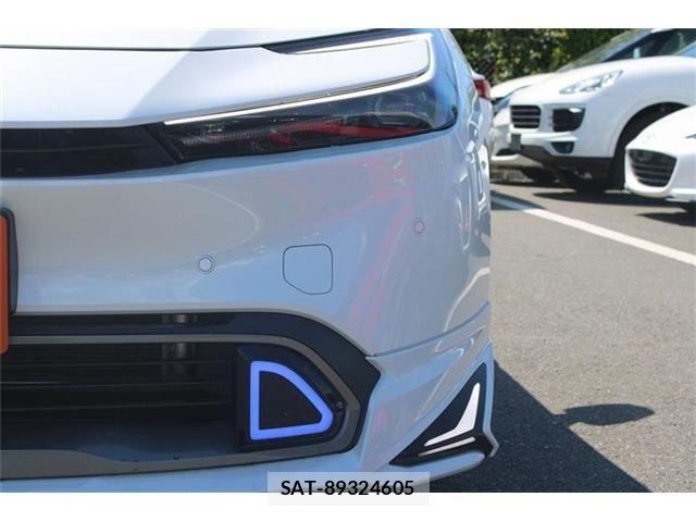 Toyota PRIUS 2023-05 8101252-6