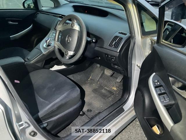Toyota PRIUS 2012-05 8101326-11