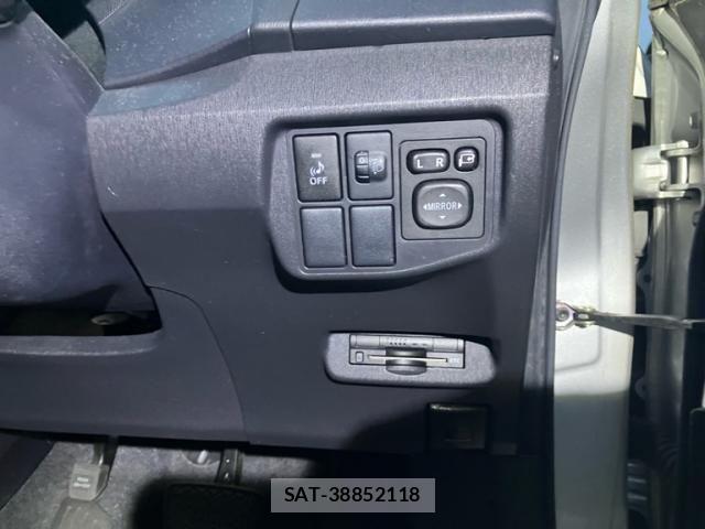 Toyota PRIUS 2012-05 8101326-13