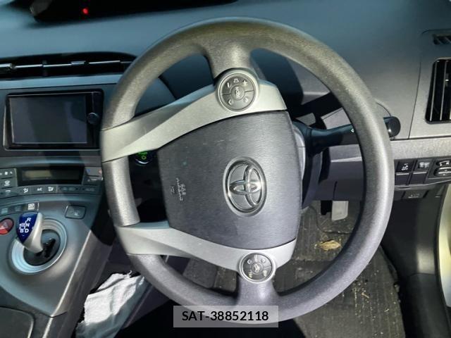 Toyota PRIUS 2012-05 8101326-14