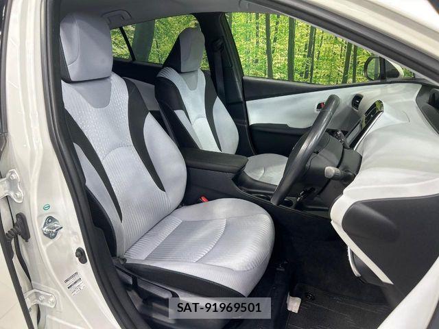 Toyota PRIUS 2016-04 8101279-11