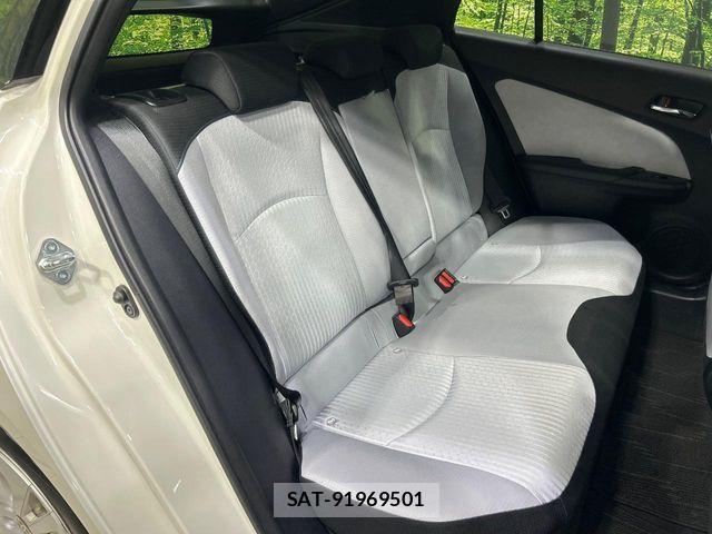 Toyota PRIUS 2016-04 8101279-12