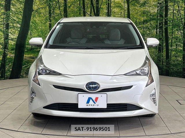 Toyota PRIUS 2016-04 8101279-14