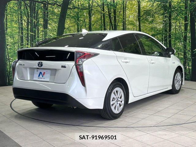 Toyota PRIUS 2016-04 8101279-17