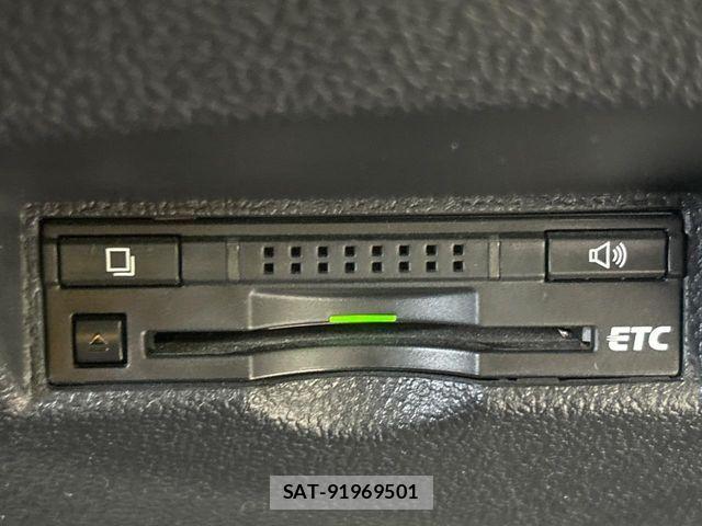 Toyota PRIUS 2016-04 8101279-6