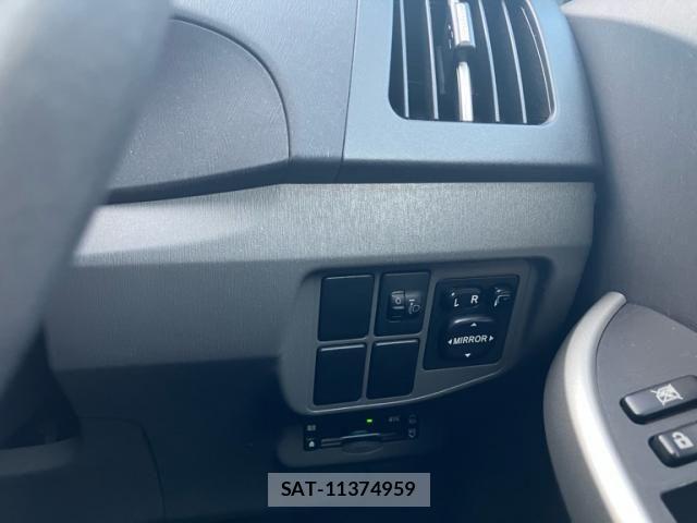 Toyota PRIUS 2010-11 8101325-12