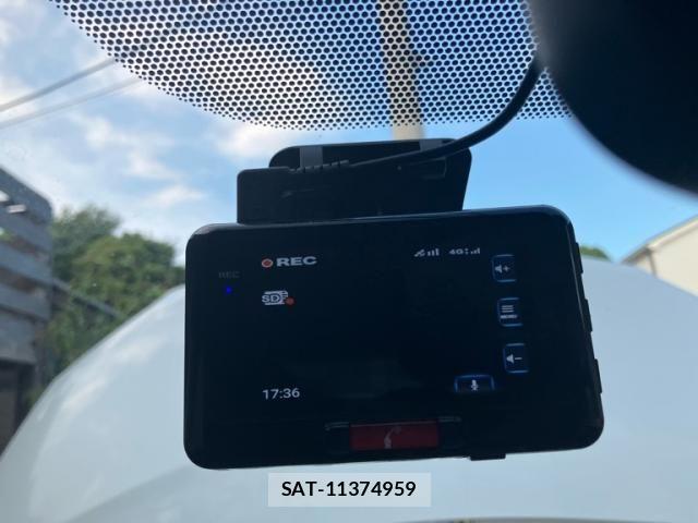 Toyota PRIUS 2010-11 8101325-14
