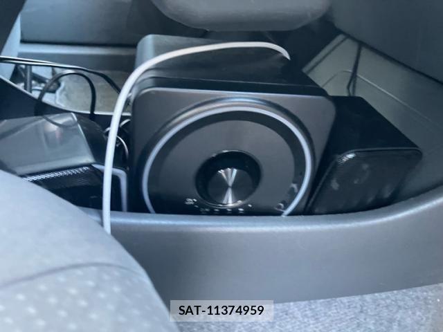 Toyota PRIUS 2010-11 8101325-23