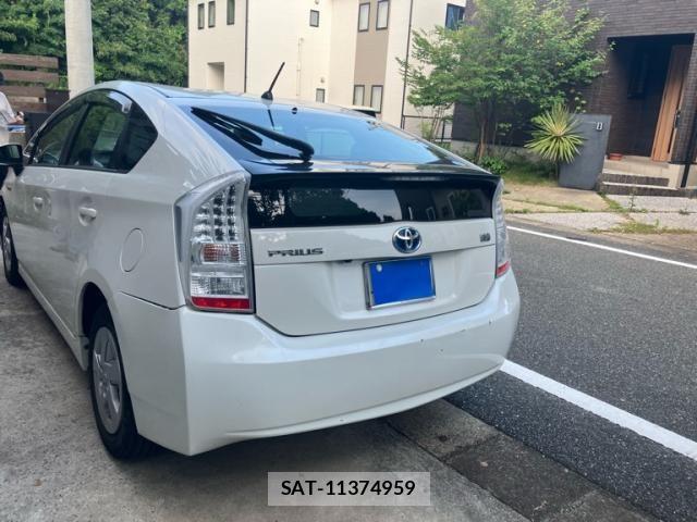 Toyota PRIUS 2010-11 8101325-3