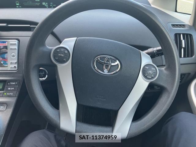 Toyota PRIUS 2010-11 8101325-8