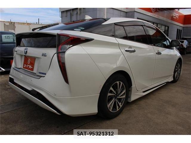 Toyota PRIUS 2018-10 8101285-12