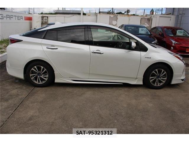 Toyota PRIUS 2018-10 8101285-13