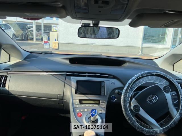 Toyota PRIUS 2014-03 8101311-17