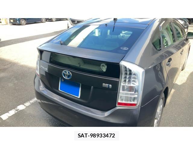 Toyota PRIUS 2011-07 8101324-1