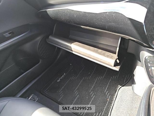 Toyota PRIUS 2020-11 8101262-18