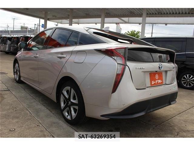 Toyota PRIUS 2016-04 8101270-10