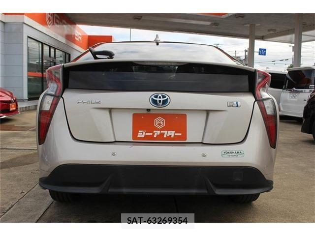 Toyota PRIUS 2016-04 8101270-11