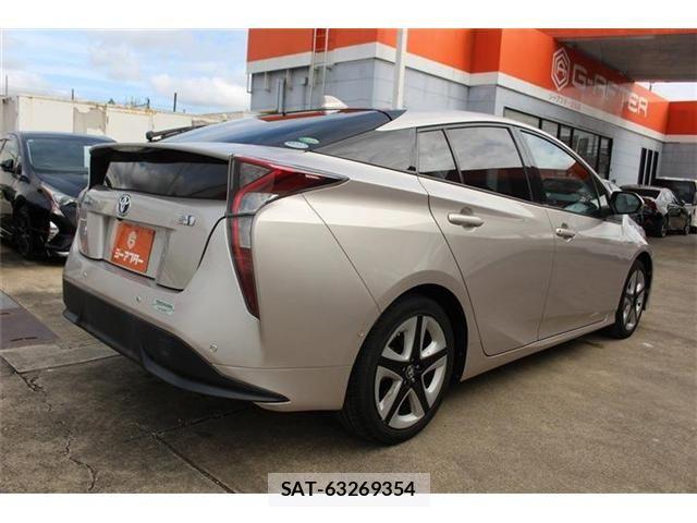 Toyota PRIUS 2016-04 8101270-12