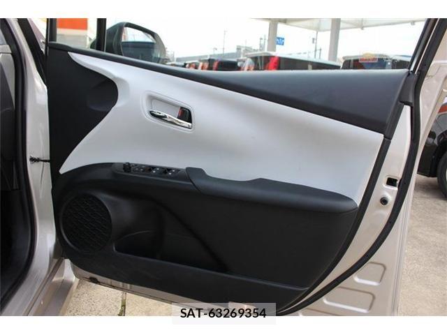 Toyota PRIUS 2016-04 8101270-29