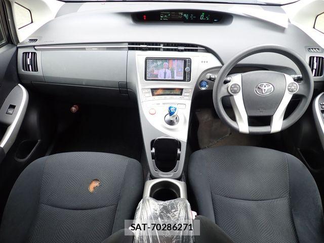 Toyota PRIUS 2013-06 8101233-15