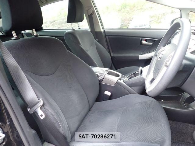 Toyota PRIUS 2013-06 8101233-16