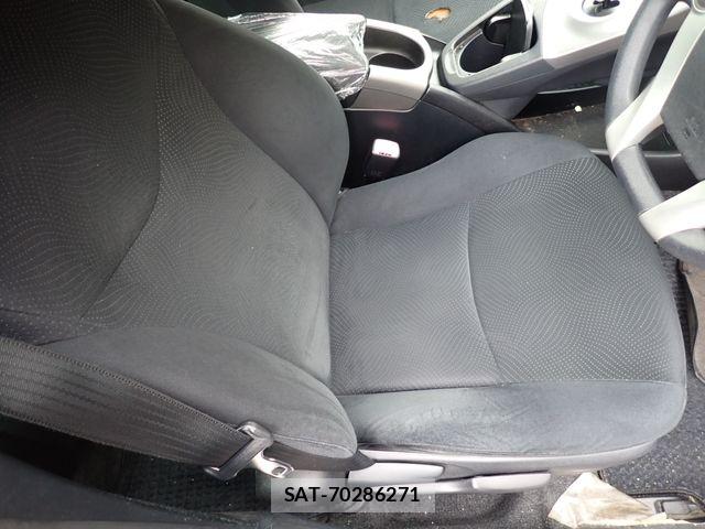 Toyota PRIUS 2013-06 8101233-18