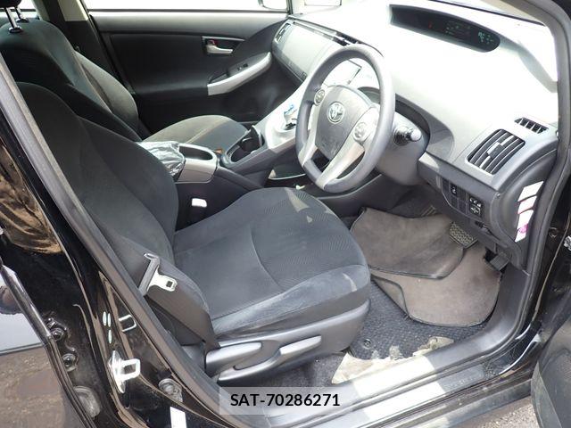 Toyota PRIUS 2013-06 8101233-1