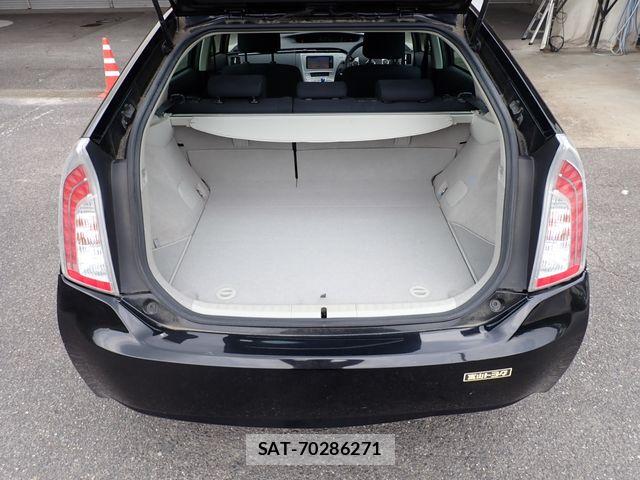 Toyota PRIUS 2013-06 8101233-20