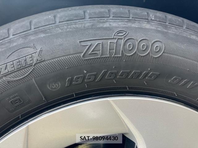Toyota PRIUS 2012-03 8101356-11