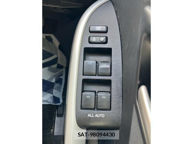 Toyota PRIUS 2012-03 8101356-21