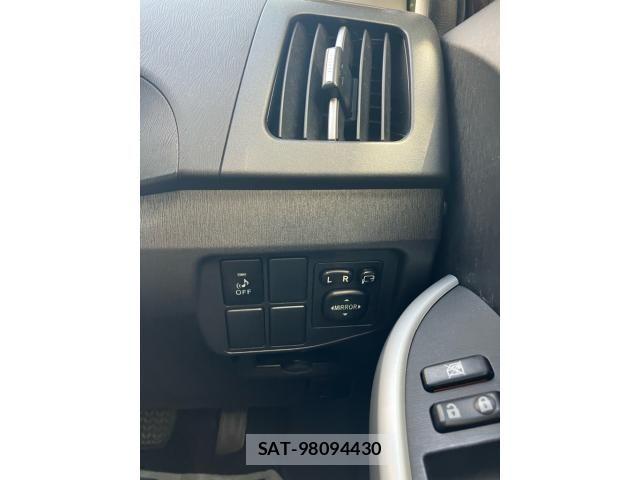 Toyota PRIUS 2012-03 8101356-22