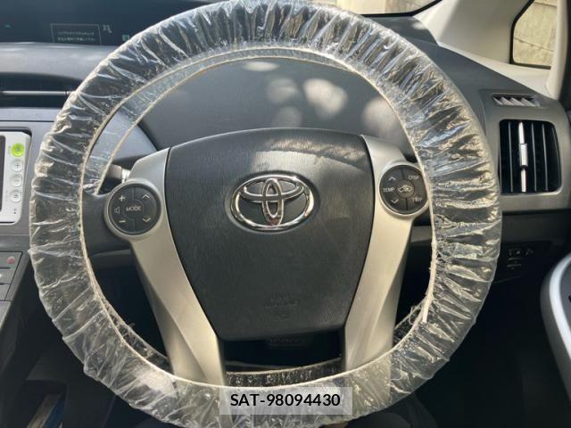Toyota PRIUS 2012-03 8101356-23