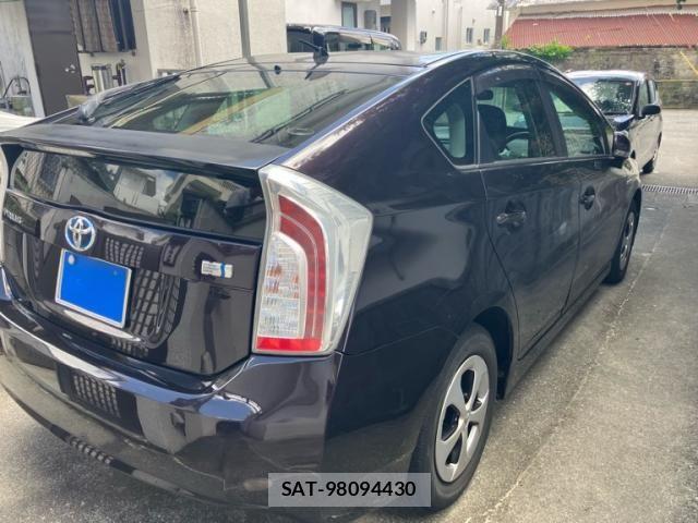 Toyota PRIUS 2012-03 8101356-3