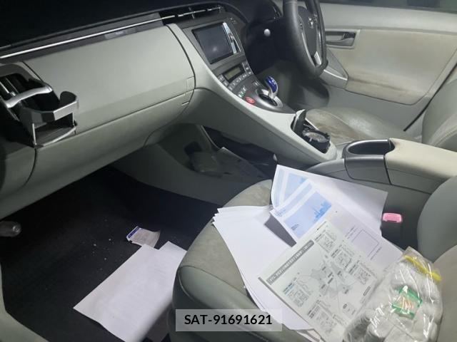 Toyota PRIUS 2012-02 8101328-13