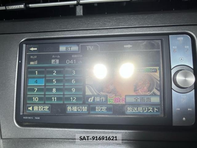 Toyota PRIUS 2012-02 8101328-23