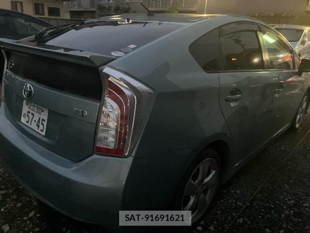 Toyota PRIUS 2012-02 8101328-4