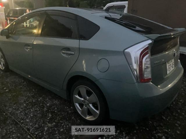 Toyota PRIUS 2012-02 8101328-5