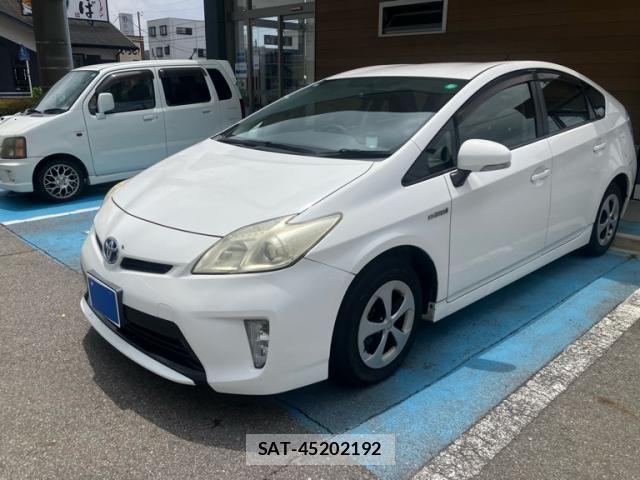 Toyota PRIUS 2013-08 8101348-0