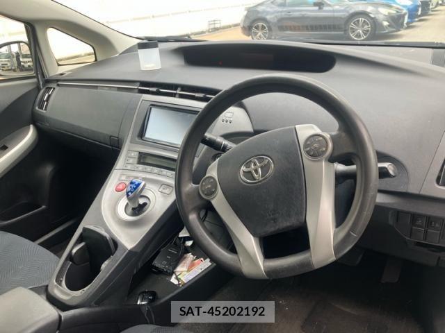Toyota PRIUS 2013-08 8101348-9