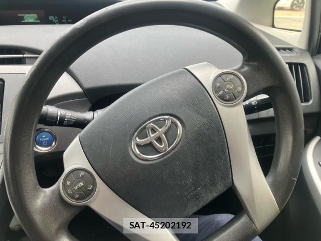 Toyota PRIUS 2013-08 8101348-10
