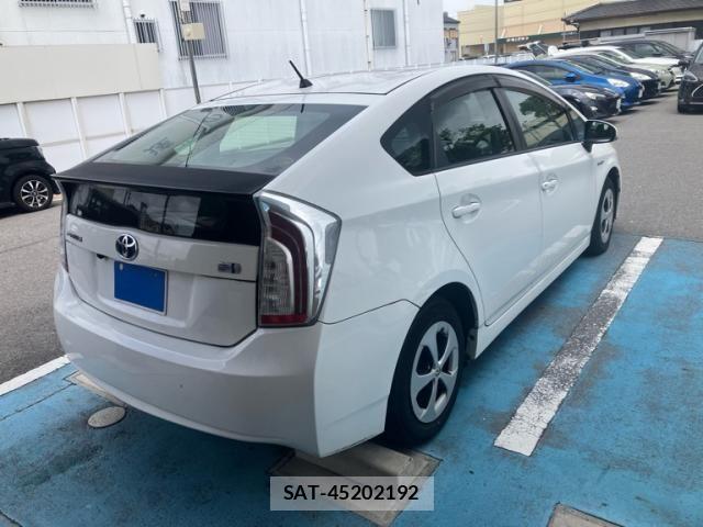 Toyota PRIUS 2013-08 8101348-1