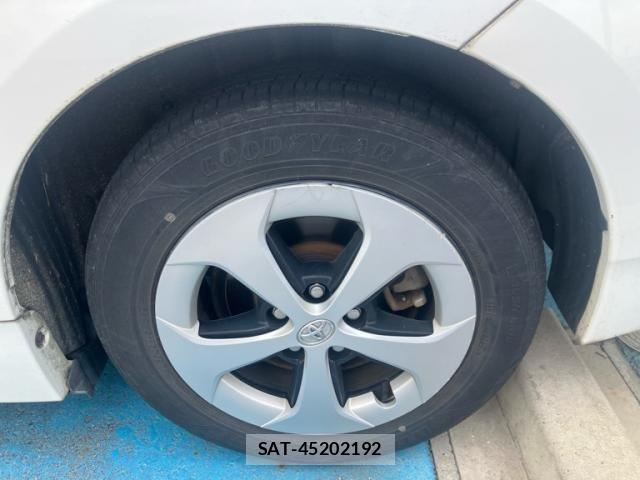 Toyota PRIUS 2013-08 8101348-3