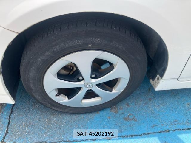 Toyota PRIUS 2013-08 8101348-4