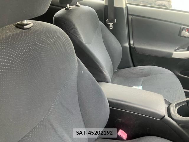 Toyota PRIUS 2013-08 8101348-8