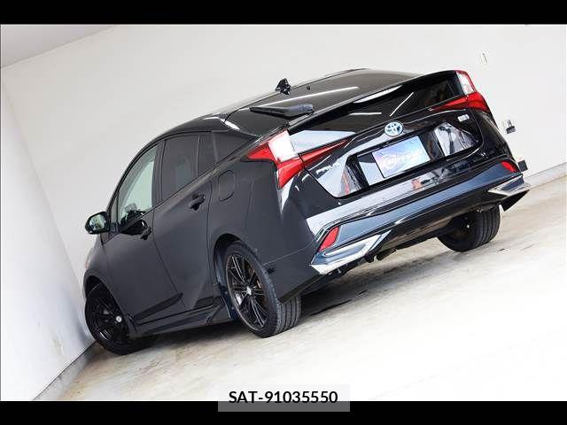 Toyota PRIUS 2021-04 8101266-10