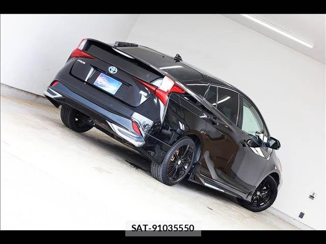Toyota PRIUS 2021-04 8101266-11